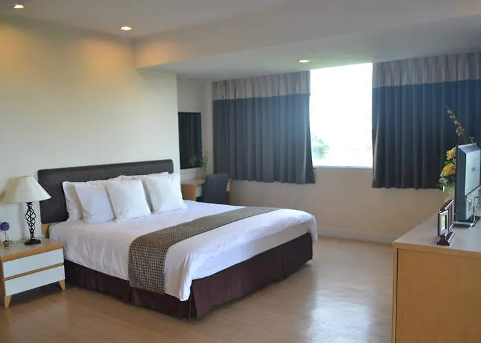 Sky Place Srinakarin Apartahotel