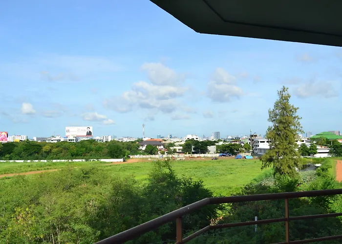 Sky Place Srinakarin Apartahotel Bangkok